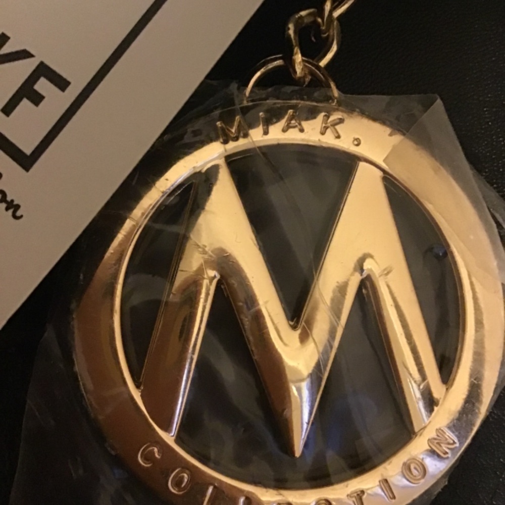 🔥🔥NWT MIA. K COLLECTION, 16 inches x 10 1/2 , GORGEOUS - Picture 5 of 5